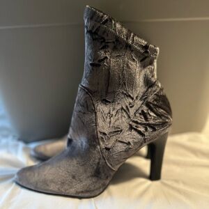 Chic Gray Velvet Heeled Boots